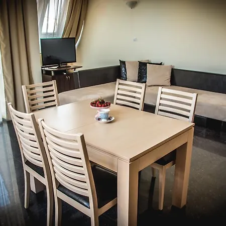 Apolonia Palace Aparthotel 4*