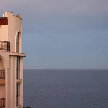 Apolonia Palace 4*