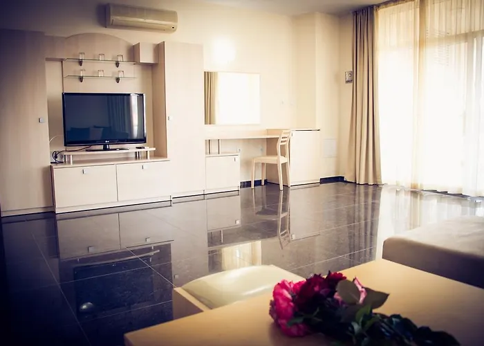 аполония палас